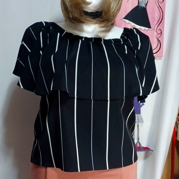 L.A. HEARTS 💕 WOMENS TOP SIZE M IN A BEAUTIFUL BLACK AND WHITE STRIPE ♥️ - Picture 1 of 8